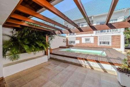 Casa para alugar com 480m², 4 quartos e 4 vagasÁrea da piscina