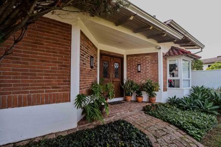 Casa para alugar com 480m², 4 quartos e 4 vagasFachada