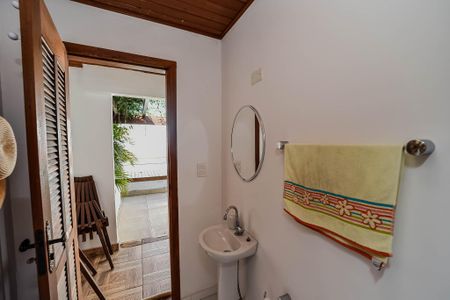Casa para alugar com 480m², 4 quartos e 4 vagasBanheiro Social