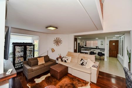 Casa para alugar com 480m², 4 quartos e 4 vagasSala