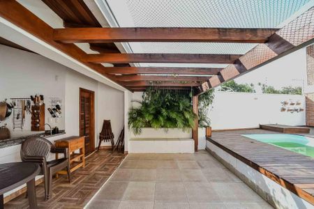 Casa para alugar com 480m², 4 quartos e 4 vagasÁrea da piscina