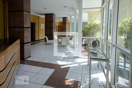 Apartamento à venda com 71m², 2 quartos e 1 vagaÁrea de Serviço
