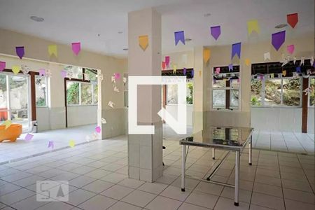 Apartamento à venda com 71m², 2 quartos e 1 vagaÁrea de Serviço