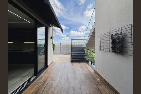 Casa de condomínio à venda com 438m², 3 quartos e 4 vagasFoto 02