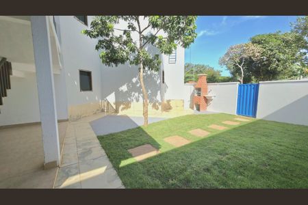 Quintal  e churrasqueira  de casa para alugar com 3 quartos, 240m² em Lagoa Mansões , Lagoa Santa