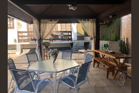 Casa de condomínio à venda com 413m², 3 quartos e 3 vagasVaranda