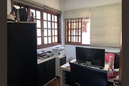 Casa de condomínio à venda com 413m², 3 quartos e 3 vagasEscritório