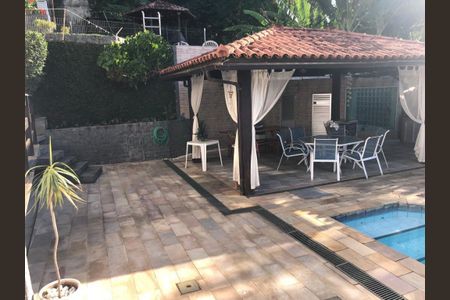 Casa de condomínio à venda com 413m², 3 quartos e 3 vagasPiscina