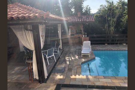 Casa de condomínio à venda com 413m², 3 quartos e 3 vagasPiscina