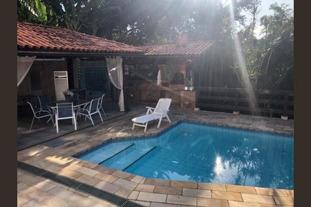 Casa de condomínio à venda com 413m², 3 quartos e 3 vagasPiscina