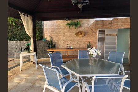 Casa de condomínio à venda com 413m², 3 quartos e 3 vagasVaranda