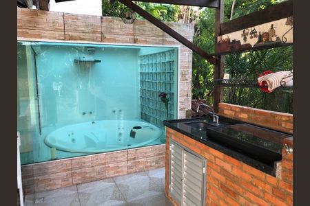 Casa de condomínio à venda com 413m², 3 quartos e 3 vagasBanheiro