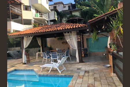 Casa de condomínio à venda com 413m², 3 quartos e 3 vagasPiscina