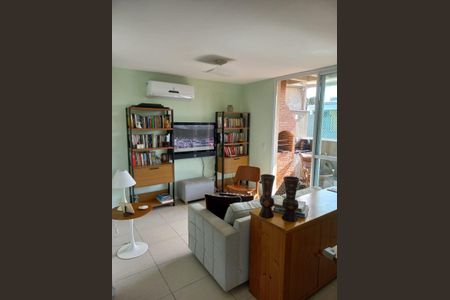 Casa de condomínio à venda com 413m², 3 quartos e 3 vagasSala