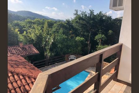 Casa de condomínio à venda com 413m², 3 quartos e 3 vagasVista
