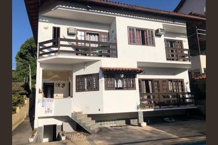 Casa de condomínio à venda com 413m², 3 quartos e 3 vagasVaranda