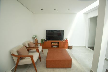 Casa à venda com 126m², 3 quartos e 3 vagas Casa à venda com 126m², 3 quartos e 3 vagasSala