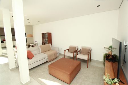 Casa à venda com 126m², 3 quartos e 3 vagas Casa à venda com 126m², 3 quartos e 3 vagasSala