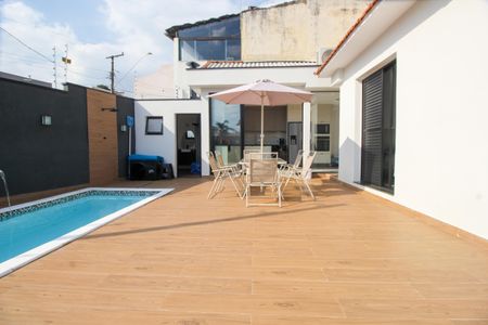 Casa à venda com 126m², 3 quartos e 3 vagas Casa à venda com 126m², 3 quartos e 3 vagasPiscina