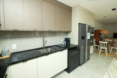 Casa à venda com 126m², 3 quartos e 3 vagas Casa à venda com 126m², 3 quartos e 3 vagasCozinha