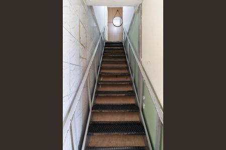 Casa à venda com 152m², 3 quartos e 2 vagasEscada Entrada
