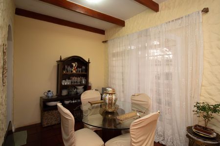 Casa à venda com 600m², 5 quartos e 3 vagas Casa à venda com 600m², 5 quartos e 3 vagasSala de Jantar