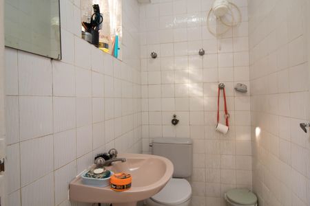 Casa à venda com 600m², 5 quartos e 3 vagas Casa à venda com 600m², 5 quartos e 3 vagasBanheiro 2