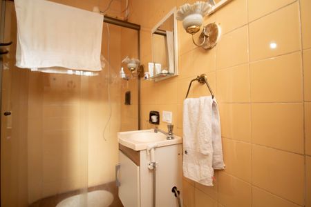 Casa à venda com 600m², 5 quartos e 3 vagas Casa à venda com 600m², 5 quartos e 3 vagasBanheiro da Suíte 2