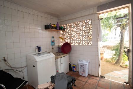 Casa à venda com 600m², 5 quartos e 3 vagas Casa à venda com 600m², 5 quartos e 3 vagasÁrea de Serviço