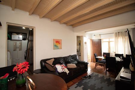Casa à venda com 600m², 5 quartos e 3 vagas Casa à venda com 600m², 5 quartos e 3 vagasSala