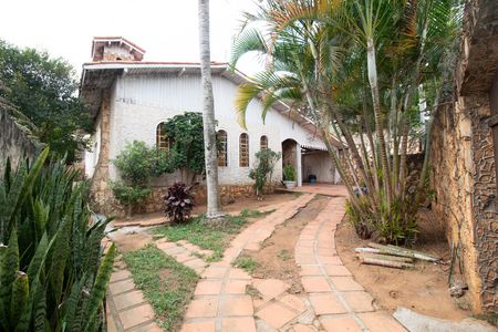 Casa à venda com 600m², 5 quartos e 3 vagas Casa à venda com 600m², 5 quartos e 3 vagasÁrea externa