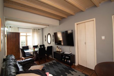 Casa à venda com 600m², 5 quartos e 3 vagas Casa à venda com 600m², 5 quartos e 3 vagasSala
