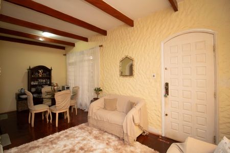 Casa à venda com 600m², 5 quartos e 3 vagas Casa à venda com 600m², 5 quartos e 3 vagasSala
