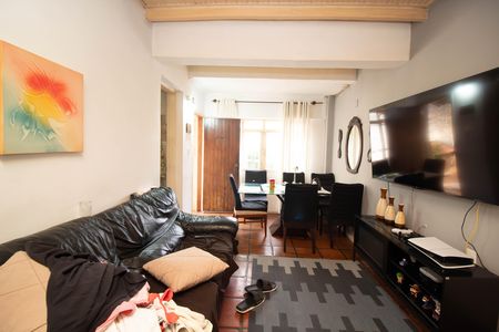 Casa à venda com 600m², 5 quartos e 3 vagas Casa à venda com 600m², 5 quartos e 3 vagasSala