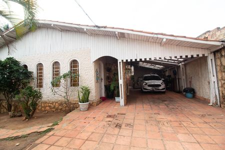 Casa à venda com 600m², 5 quartos e 3 vagas Casa à venda com 600m², 5 quartos e 3 vagasGaragem