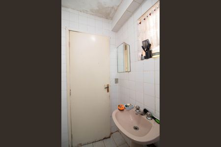 Casa à venda com 600m², 5 quartos e 3 vagas Casa à venda com 600m², 5 quartos e 3 vagasBanheiro 2