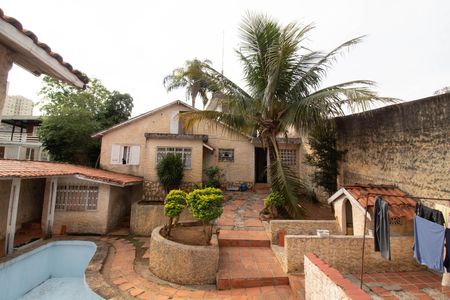 Casa à venda com 600m², 5 quartos e 3 vagas Casa à venda com 600m², 5 quartos e 3 vagasÁrea externa
