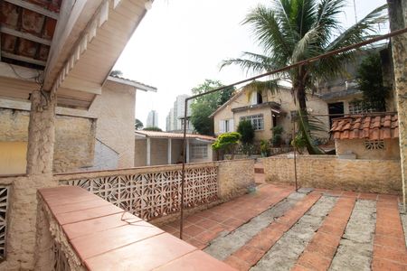 Casa à venda com 600m², 5 quartos e 3 vagas Casa à venda com 600m², 5 quartos e 3 vagasÁrea externa