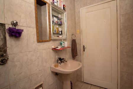 Casa à venda com 600m², 5 quartos e 3 vagas Casa à venda com 600m², 5 quartos e 3 vagasBanheiro 1