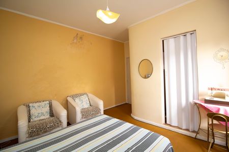 Casa à venda com 600m², 5 quartos e 3 vagas Casa à venda com 600m², 5 quartos e 3 vagasQuarto 2 - Suíte