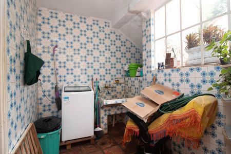 Casa à venda com 600m², 5 quartos e 3 vagas Casa à venda com 600m², 5 quartos e 3 vagasÁrea de Serviço