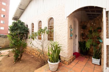 Casa à venda com 600m², 5 quartos e 3 vagas Casa à venda com 600m², 5 quartos e 3 vagasÁrea externa