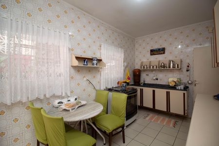 Casa à venda com 600m², 5 quartos e 3 vagas Casa à venda com 600m², 5 quartos e 3 vagasCozinha