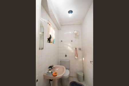 Casa à venda com 600m², 5 quartos e 3 vagas Casa à venda com 600m², 5 quartos e 3 vagasBanheiro 2