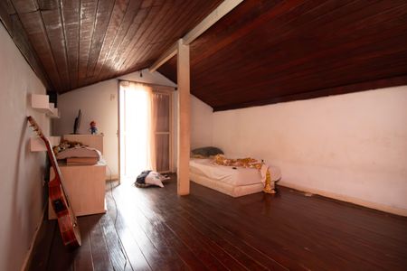 Casa à venda com 600m², 5 quartos e 3 vagas Casa à venda com 600m², 5 quartos e 3 vagasQuarto/Sotão