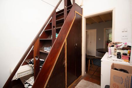 Casa à venda com 600m², 5 quartos e 3 vagas Casa à venda com 600m², 5 quartos e 3 vagasEscada/Sotão