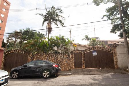 Casa à venda com 600m², 5 quartos e 3 vagas Casa à venda com 600m², 5 quartos e 3 vagasFachada