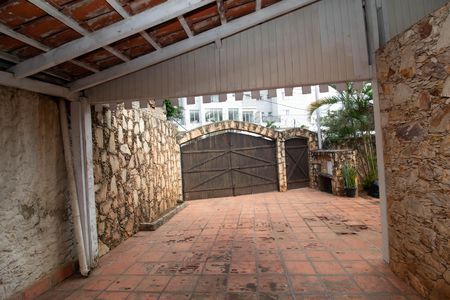 Casa à venda com 600m², 5 quartos e 3 vagas Casa à venda com 600m², 5 quartos e 3 vagasGaragem