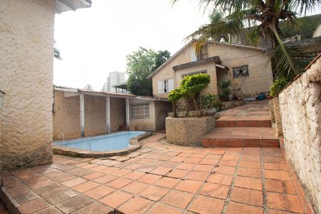 Casa à venda com 600m², 5 quartos e 3 vagas Casa à venda com 600m², 5 quartos e 3 vagasÁrea externa