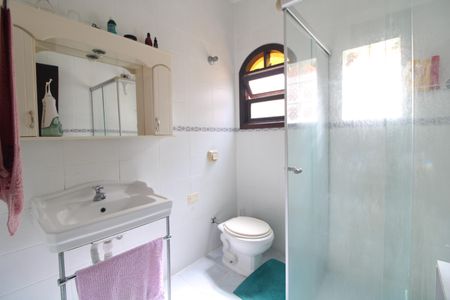 Casa à venda com 212m², 3 quartos e 5 vagasBanheiro da suíte 1